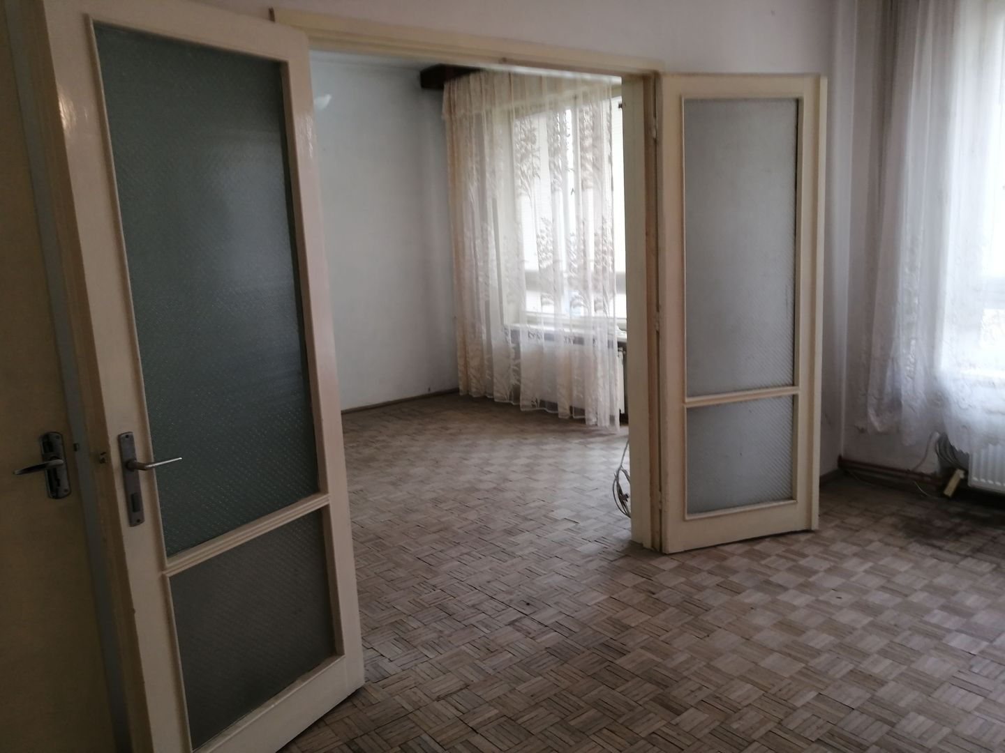 2 camere zona pietei Tractorul - Poză 3