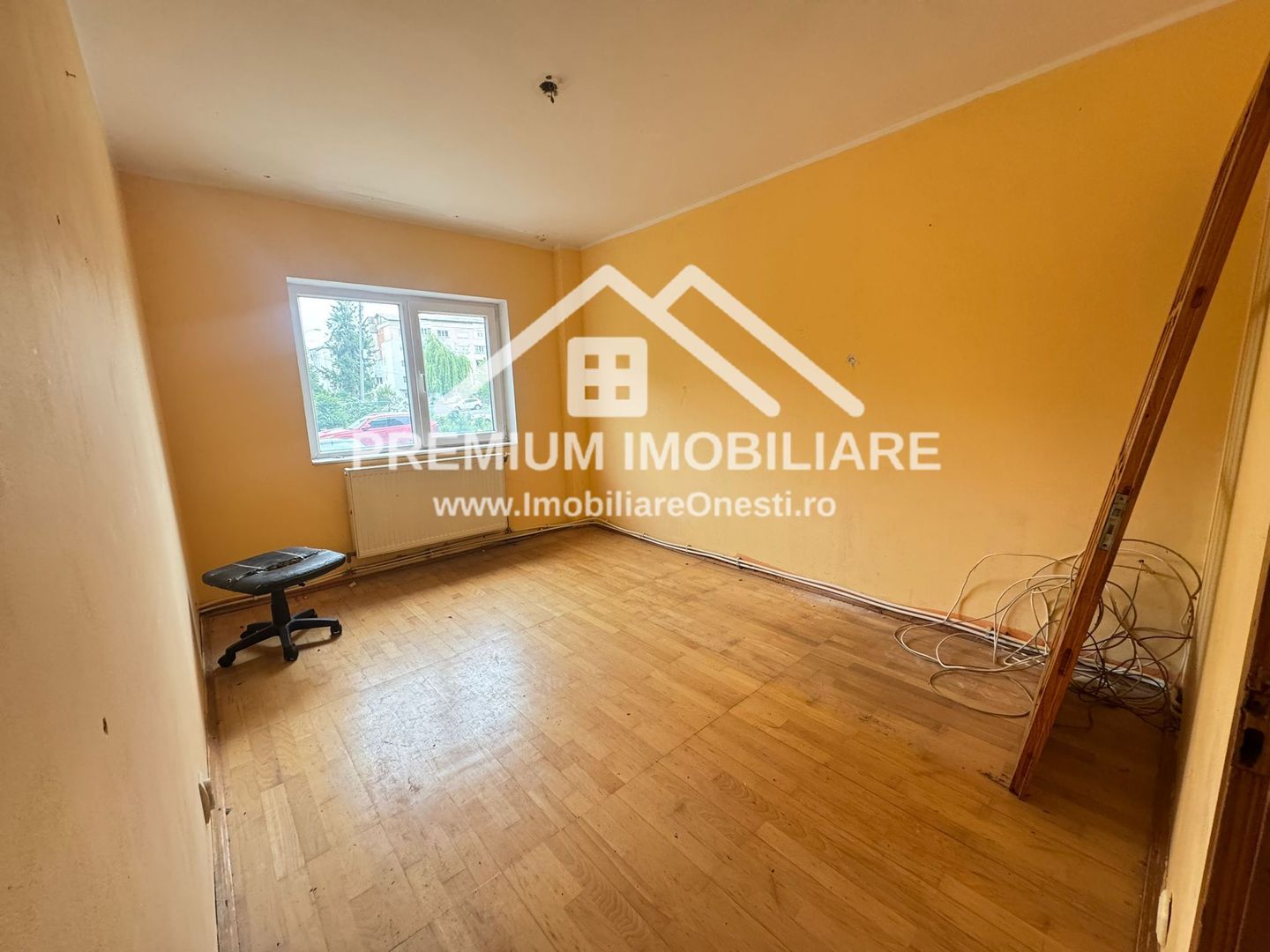 Apartament cu 3 camere decomandat - Poză 2