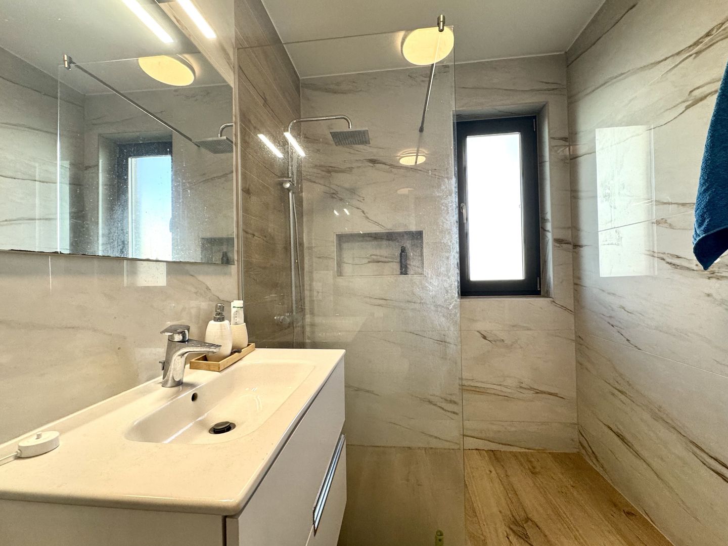 Apartament cu 2 camere, spațios si modern, intrare Dumbrăvița-Kaufland - Poză 14