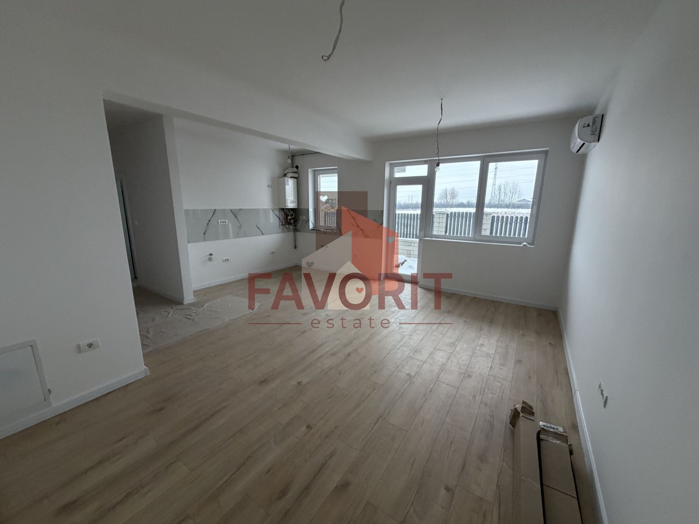 Bloc Nou. Gradina proprie de 103 mp si 2 locuri de parcare inscrise in CF. - Poză 1