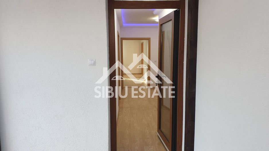 Apartament modern de inchiriat 3 camere, curte, garaj  Zona Sub Arini - Poză 11