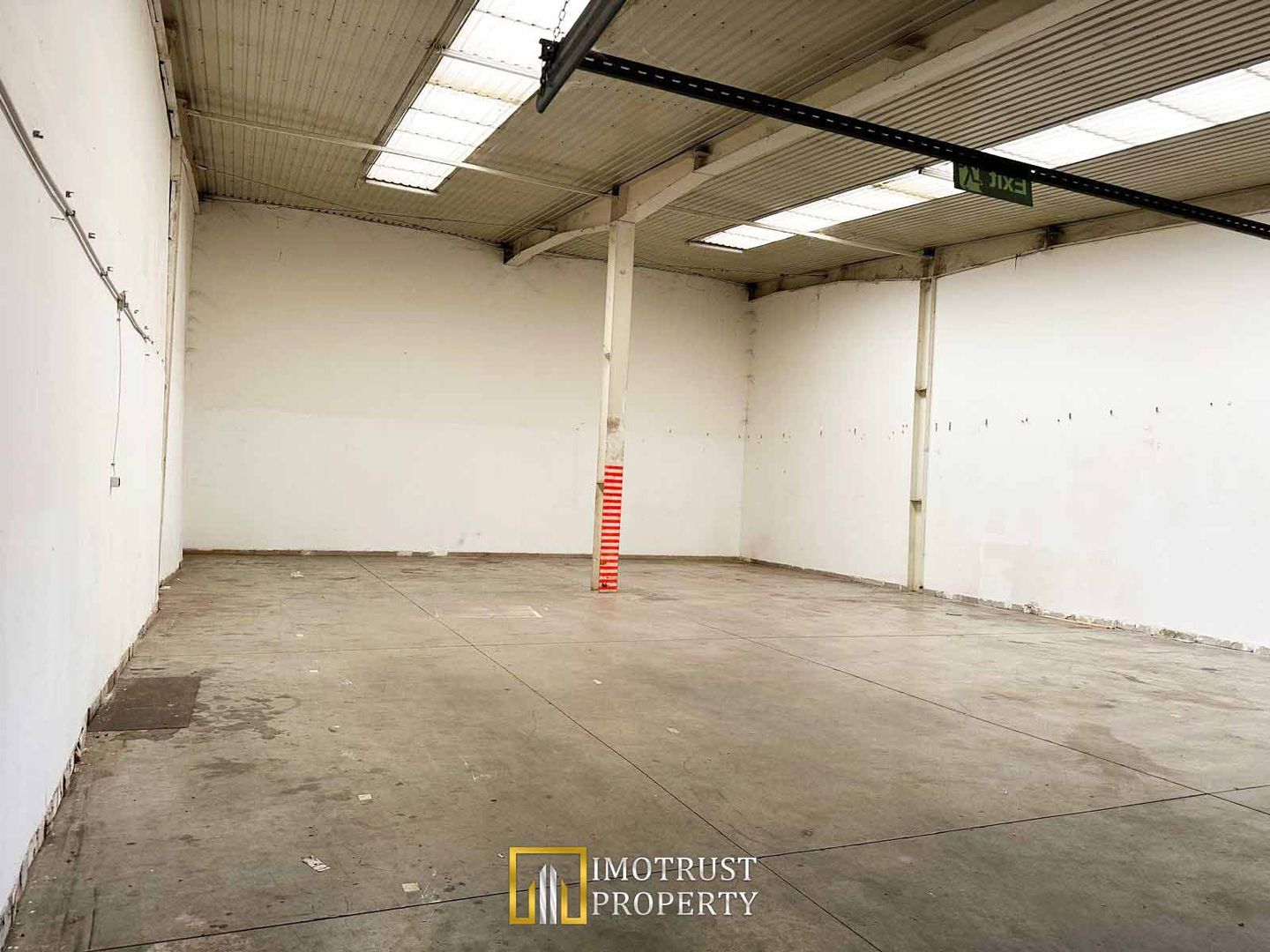 Hală 227 mp UTA Arad – Acces rapid auto și transport public - Poză 4