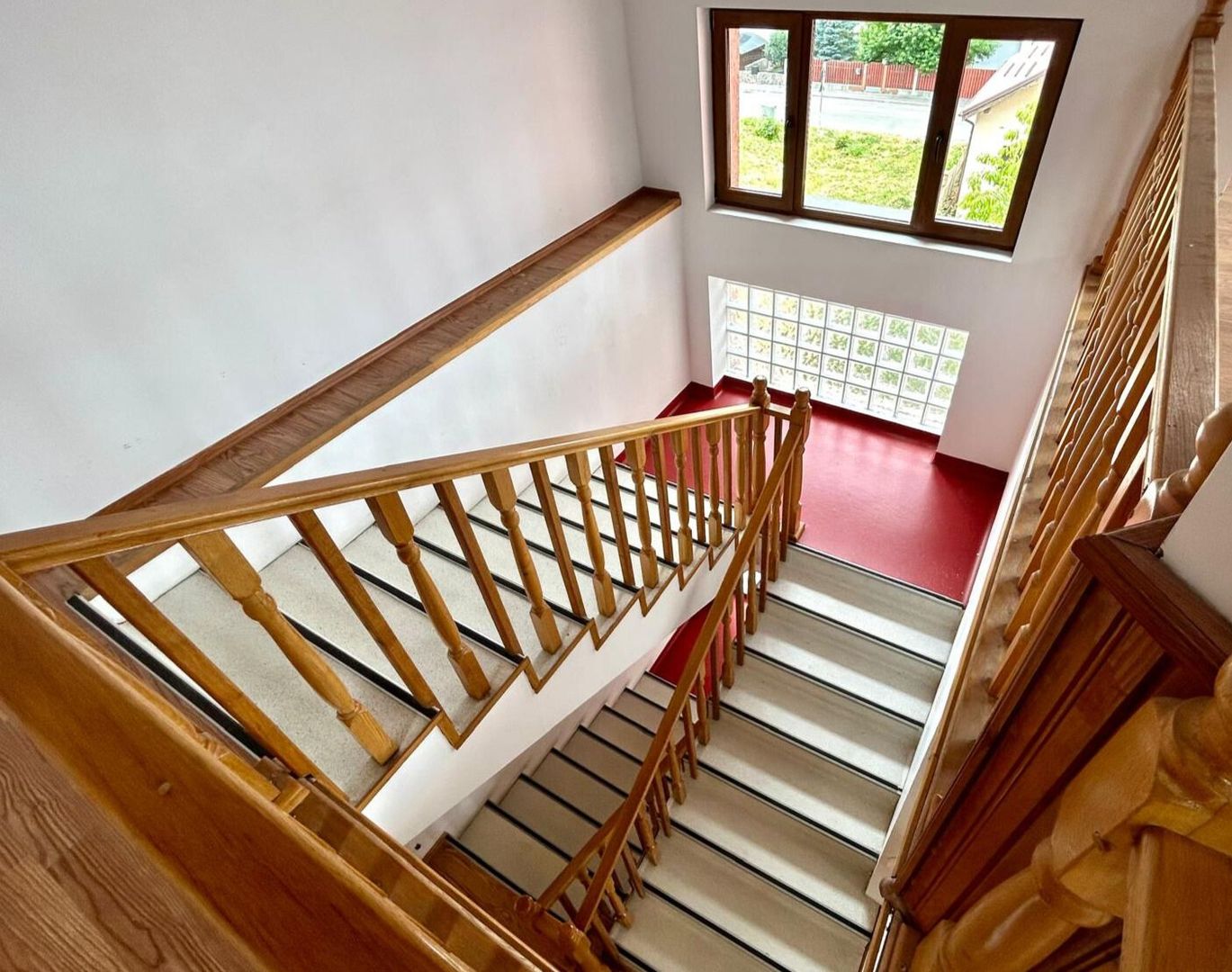 Inchiriere casa individuala multifunctionala zona rezidentiala Bunloc - Poză 7