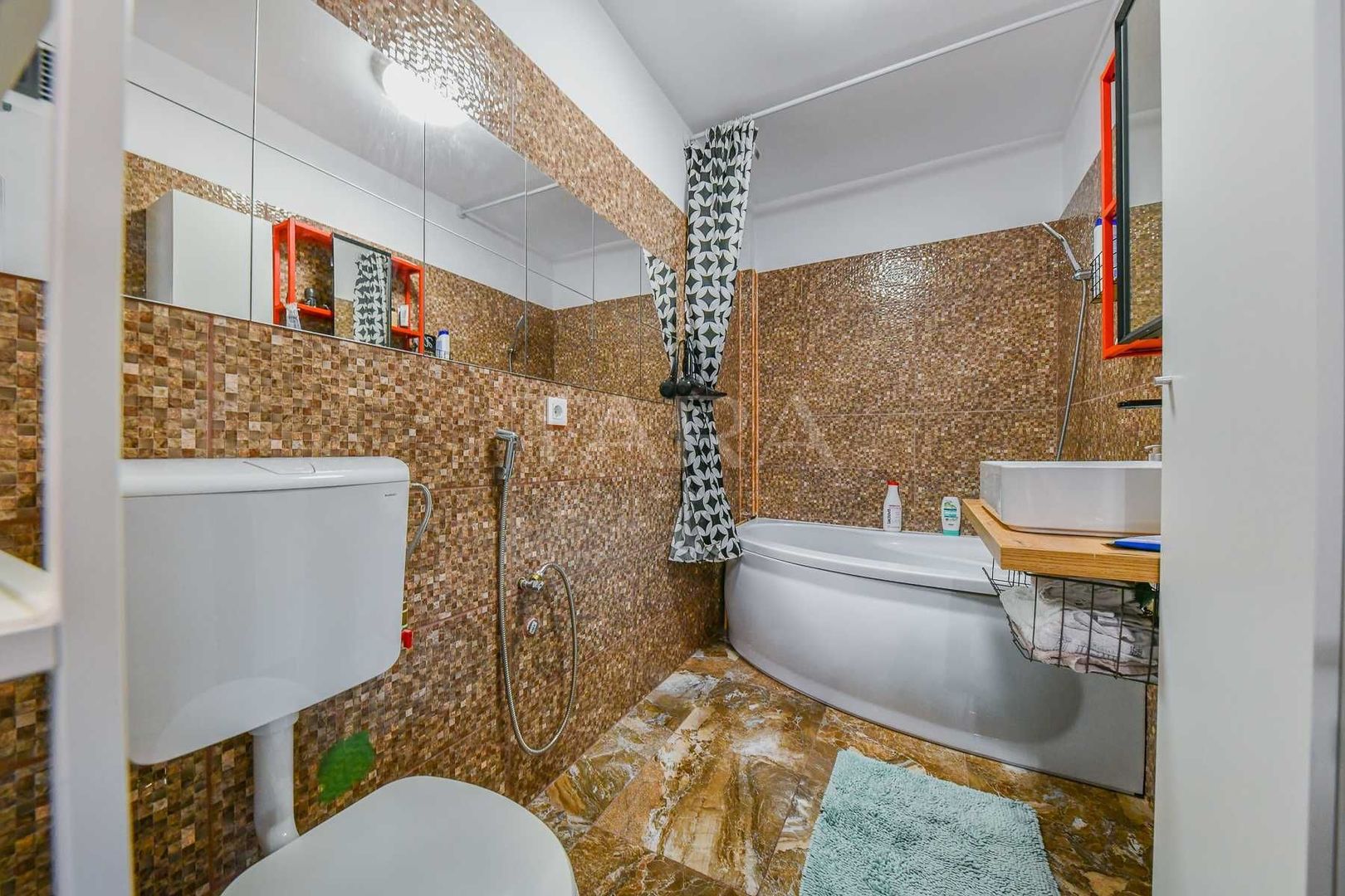 Apartament cu 2 dormitoare și garaj subteran zona Centrală Floresti. - Poză 8