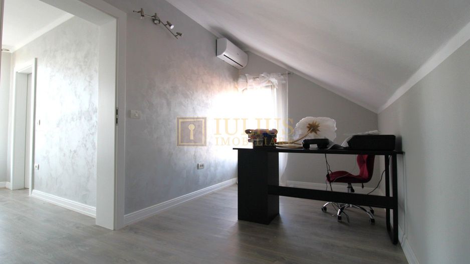 Curte, 4 apartamente, 8 camere, perfectă pt activități educaționale-Dumbravita - Poză 14