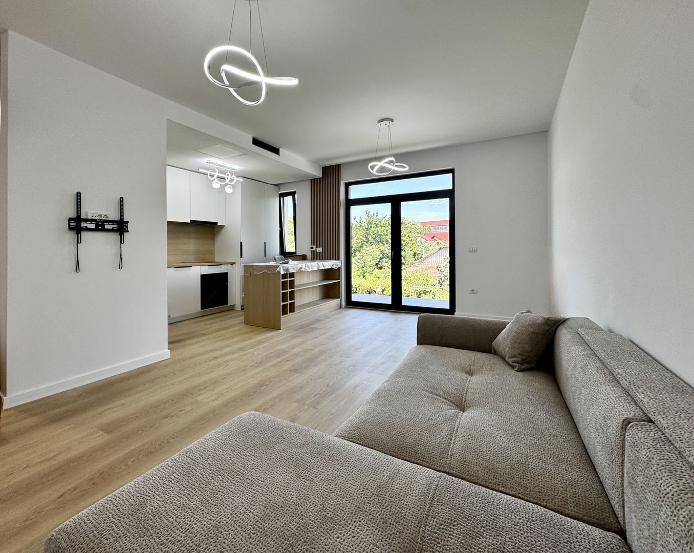 Apartament elegant si sustenabil, prima închiriere, in zona Cetății - Poză 3