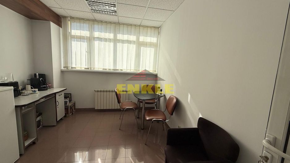 De vanzare  CLĂDIRE PREMIUM DE BIROURI ȘI SERVICII  pret negociabil - Poză 13