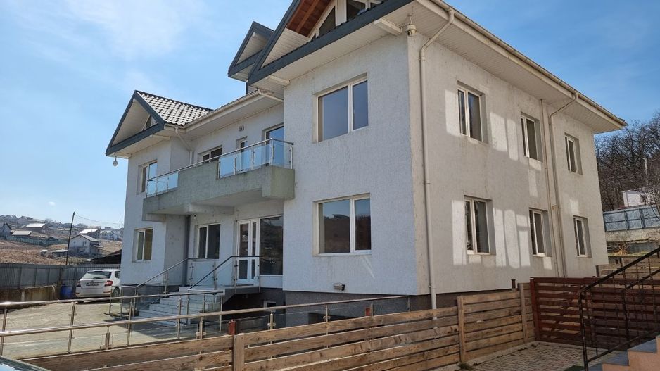 Chirie sau Vânzare - Vila Mare 3 Apartamente + Buncăr – Privat Afacere - Poză 1