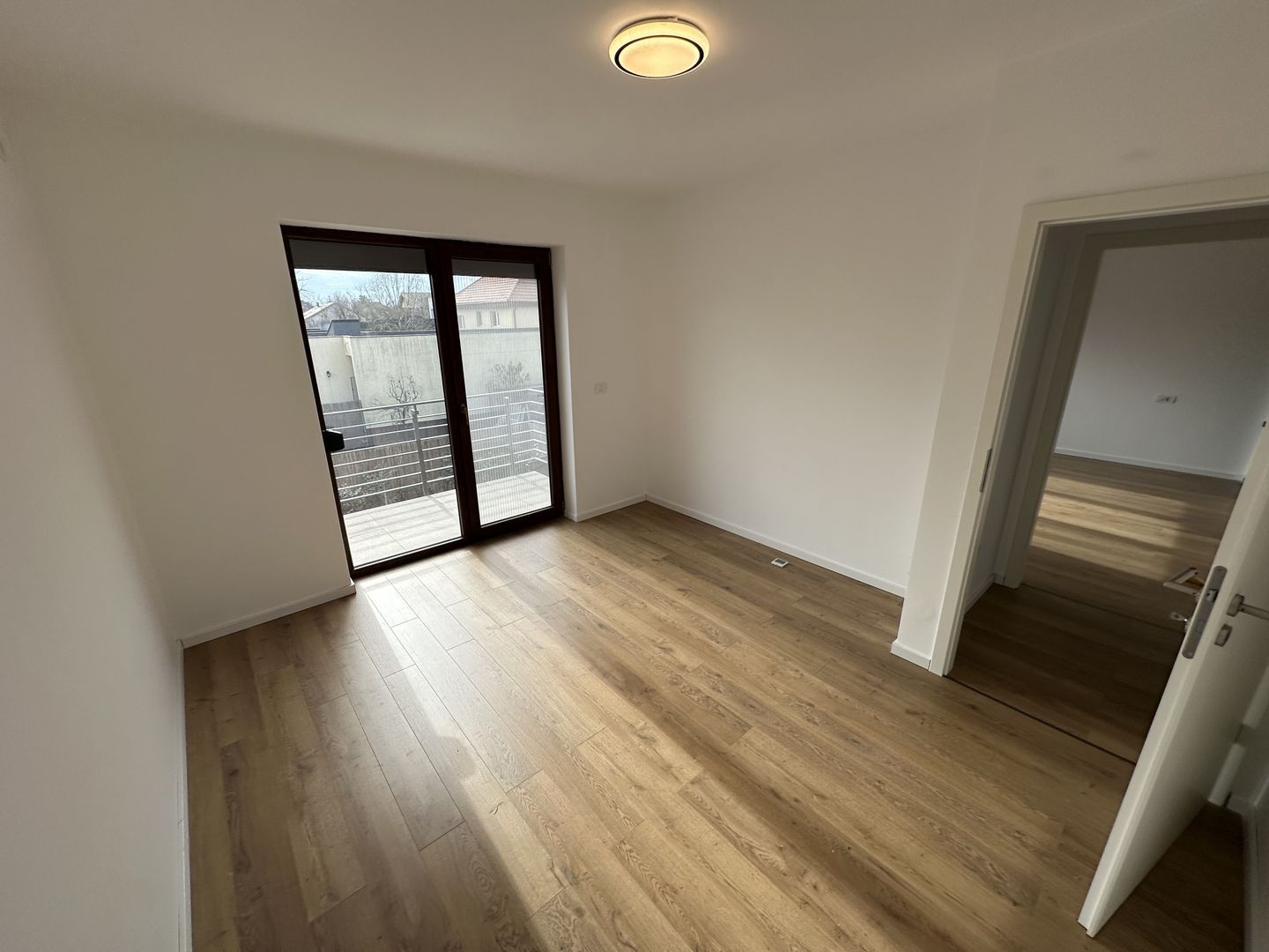 Casa deosebita intr-un cartier privat cu bariera - Poză 22