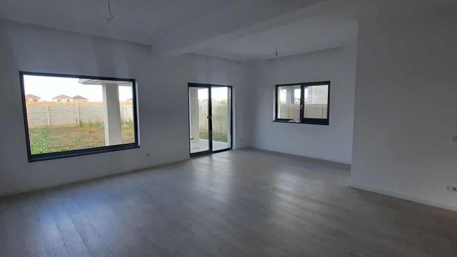 Duplex frumos cu arhitectura mediteraneana - Poză 5