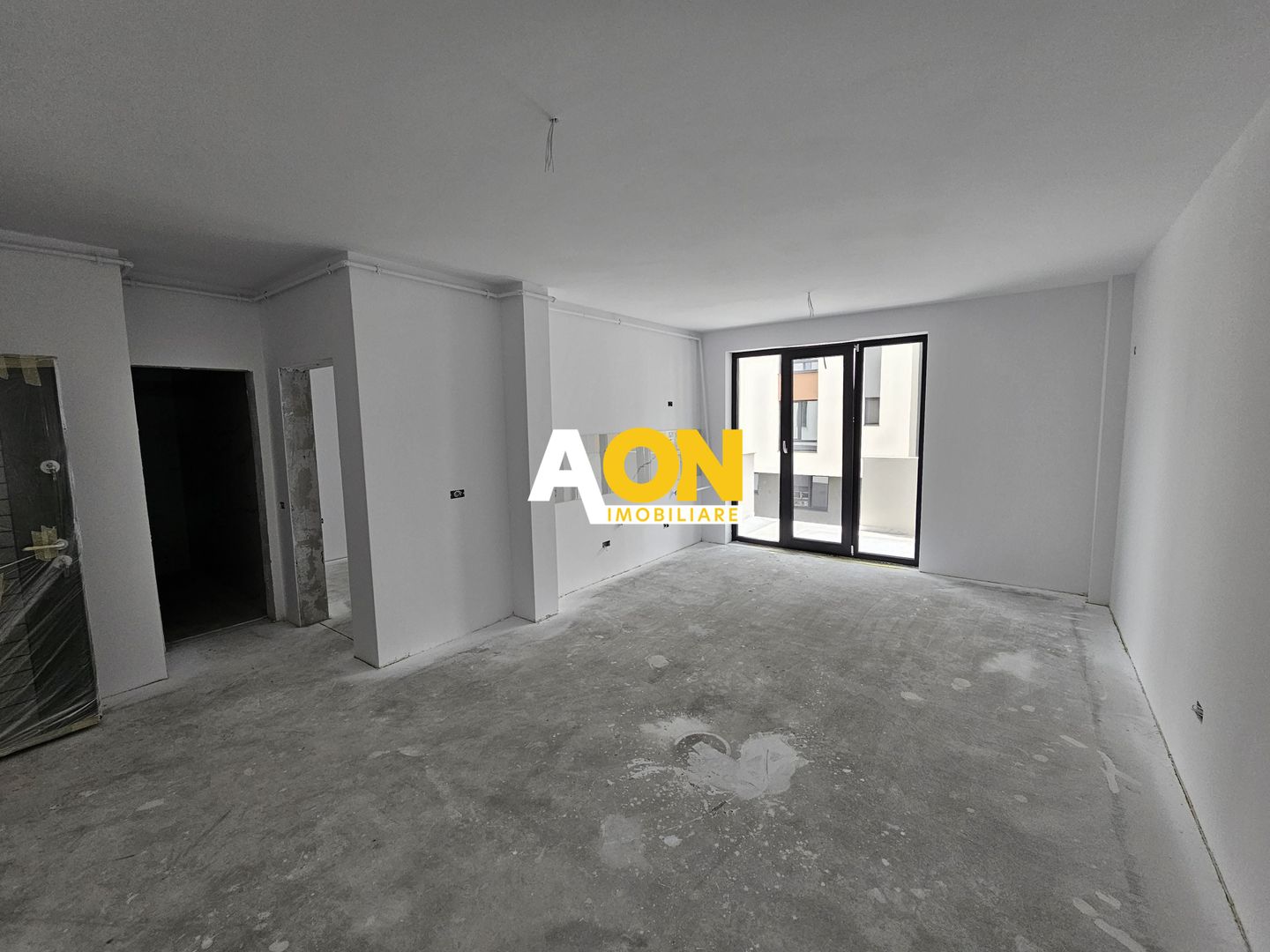 Apartament 2 camere, etaj 4, bloc nou, zona Alba Mall - Poză 1