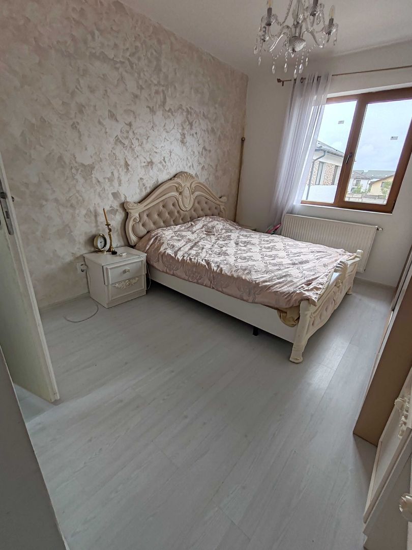 Apartament 3 camere/Două bai/curte proprie și parcare - Poză 2