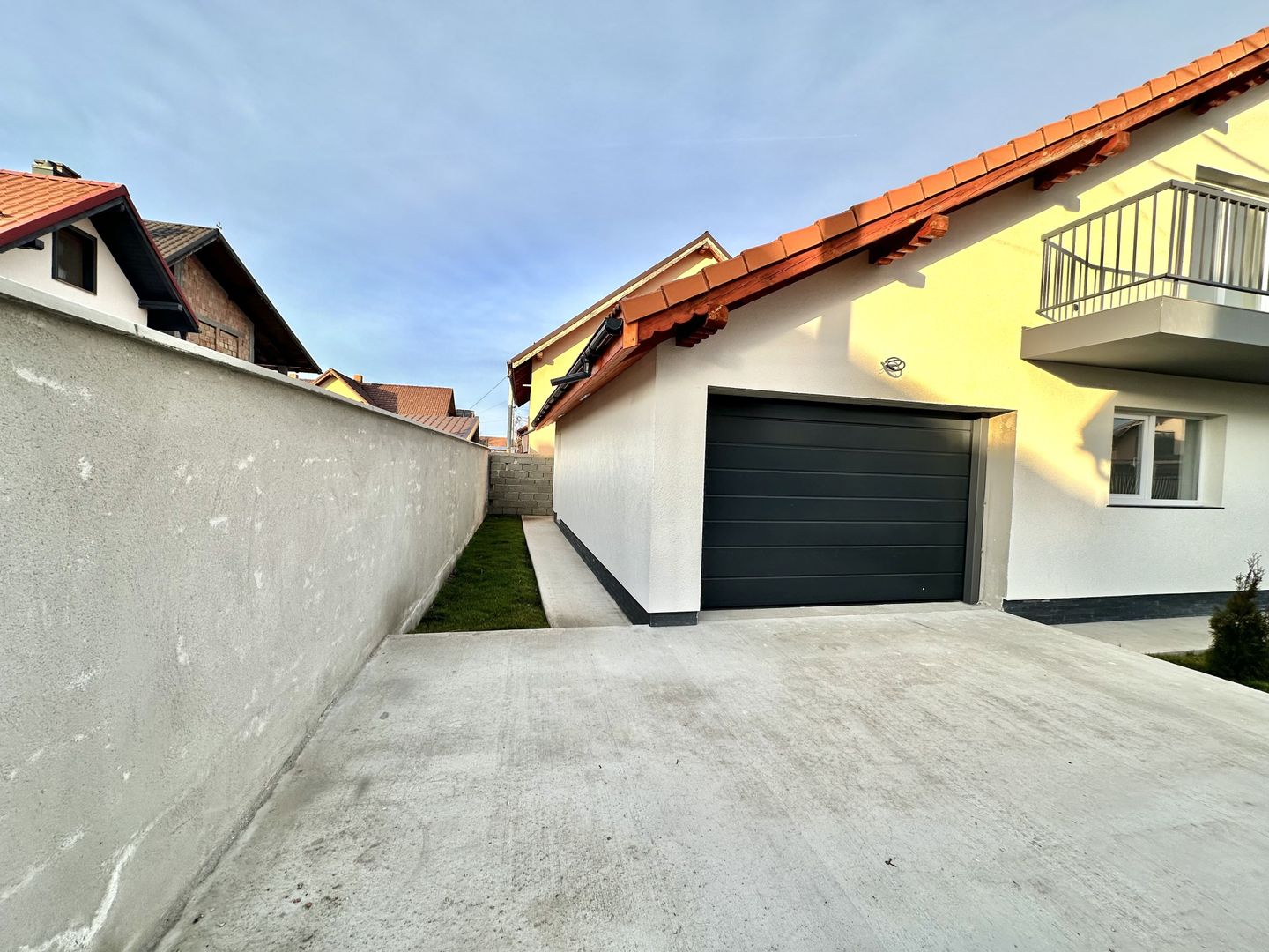 Casă individuală de vanzare  cu garaj și curte proprie – Hălchiu - Poză 29