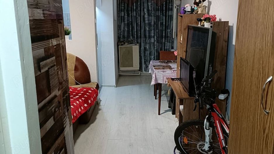 BRASADAS vinde garsonieră la etajul 1/4 pe Ostrovului. - Poză 1