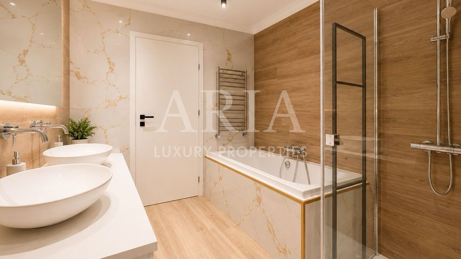 ELEGANT TOWNHOUSE | PRIVATE GARDEN | PANORAMIC TERRACES | - Poză 8