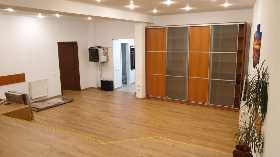 De vanzare Apartament 3 camere Mitropolie, ULTRACENTRAL liniste Unirii - Poză 2