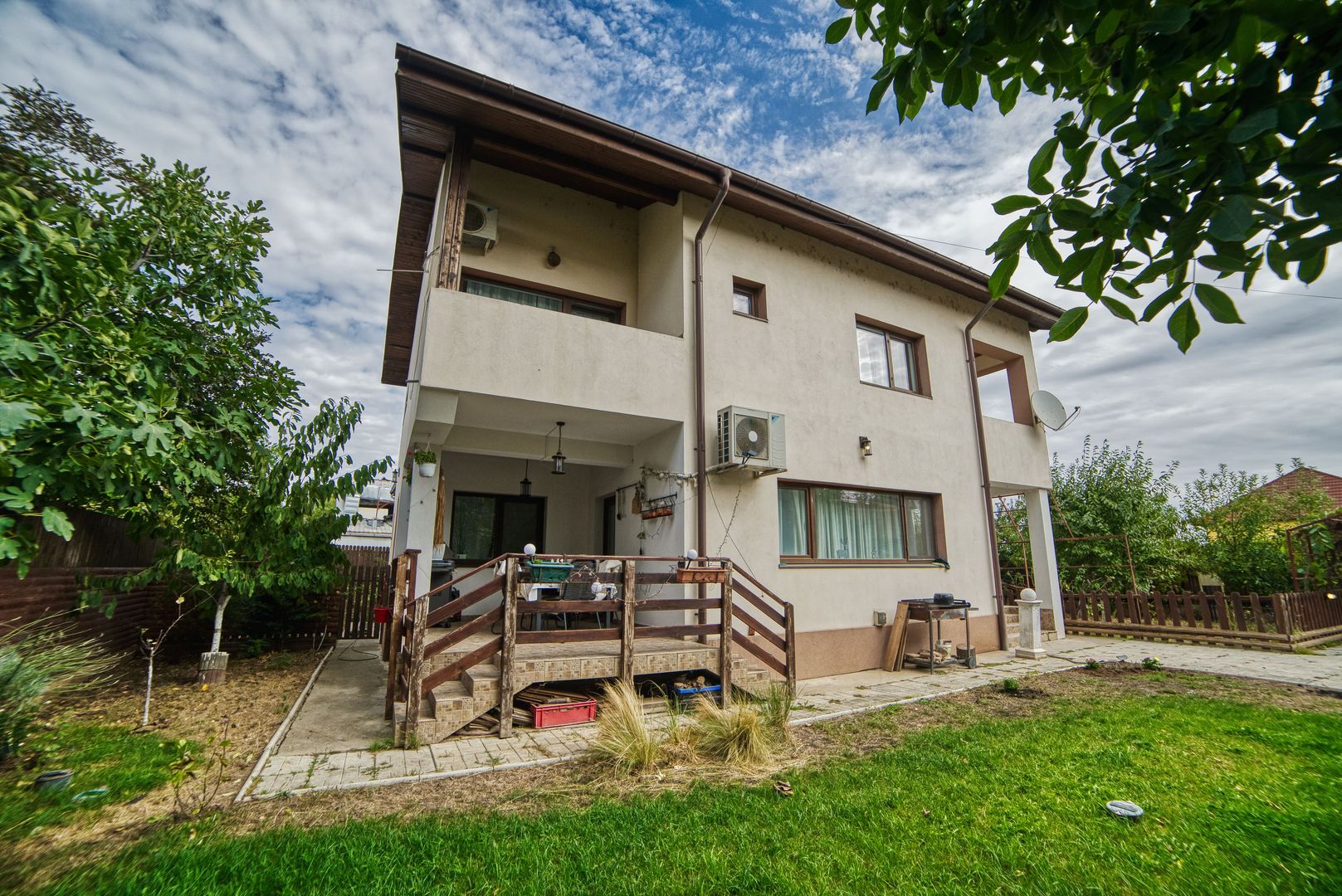 Casa complet mobilata 5 camere 3 bai curte generoasa - Poză 1