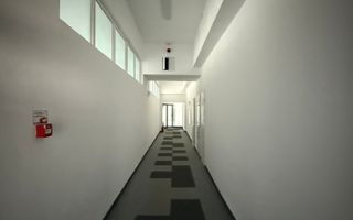 Ultimul etaj, vedere panoramică – Spațiu de birouri - Poză 4