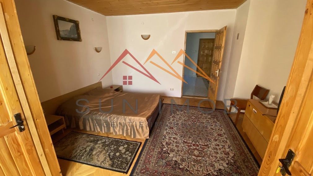 Vila de vanzare, teren 3100 mp, 7 camere, 6 grupuri sanitare, 3 CT, an 1997 - Poză 35