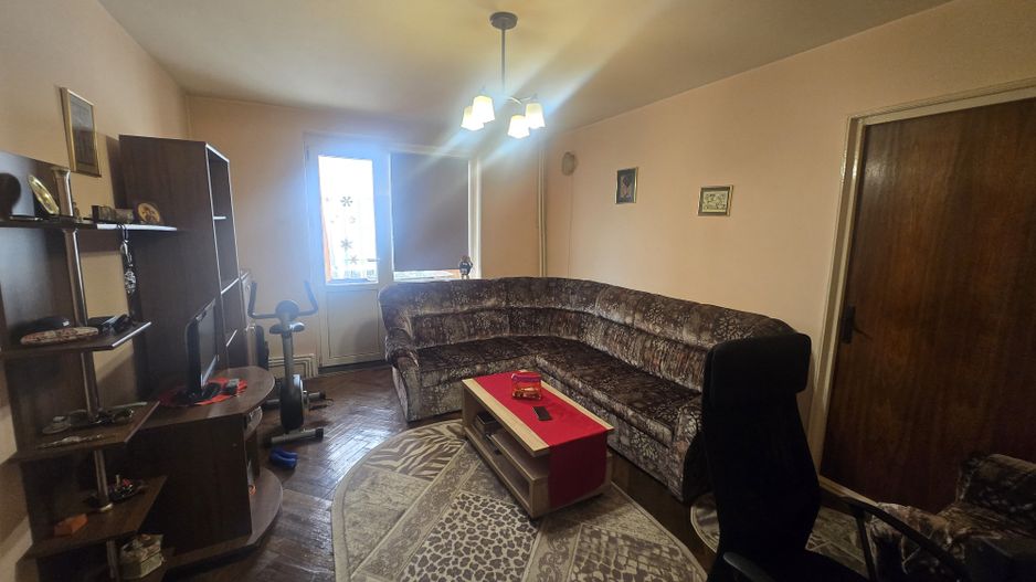 Apartament 3 camere – Etaj 1 – Zona Abator - Poză 1