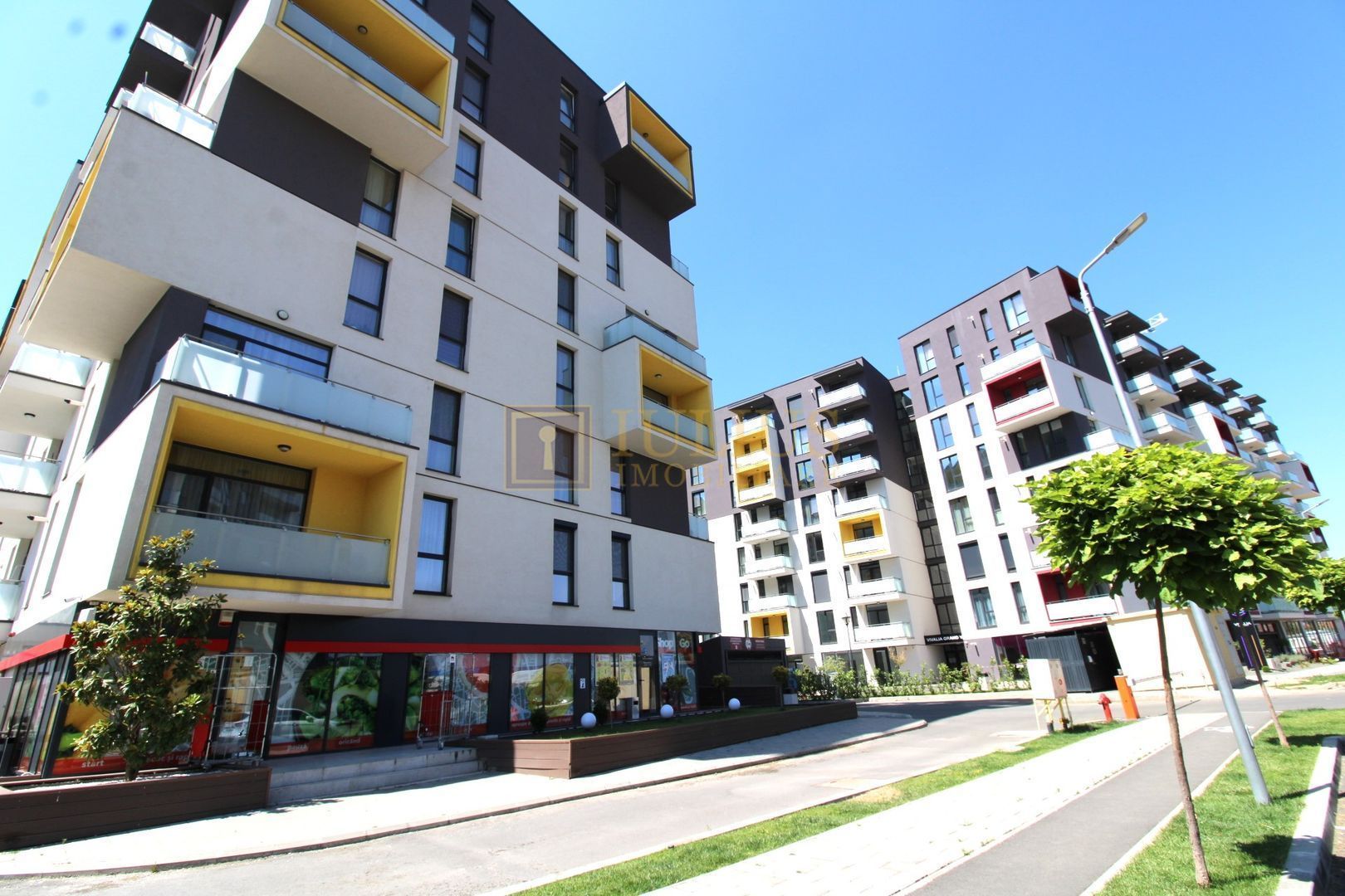 Vivalia -Take Ionescu; loc de parcare - Poză 1