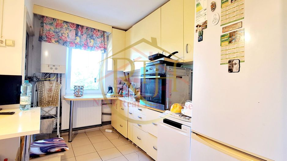 Apartament 3 camere, decomandat, 2 bai, Bloc Izolat termic, Dambovita - Poză 1
