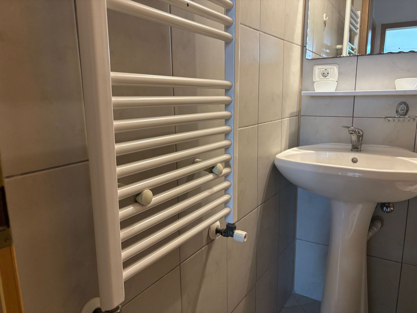 Apartament mobilat cu parcare subterana si lift - Poză 8