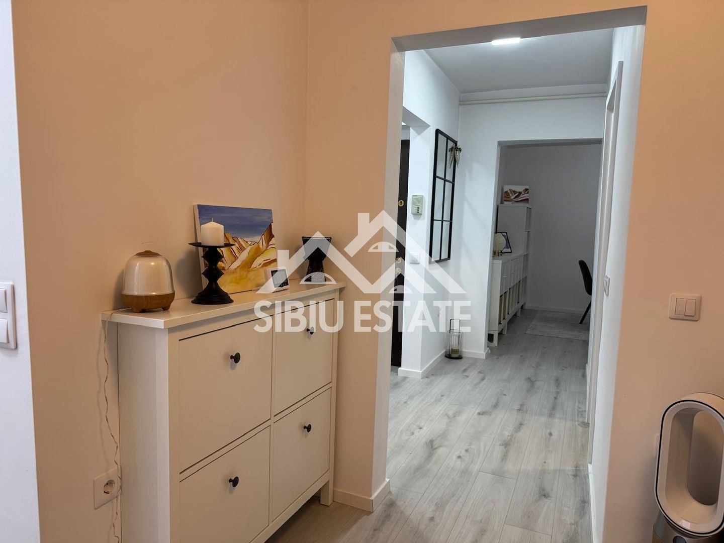 Apartament 3 camere 2 bai, pivita recent renovat-in Sibiu M.Viteazul - Poză 17