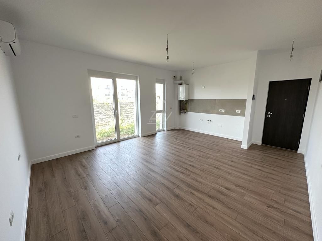 Gradina proprie. Clima. Loc de parcare. - Poză 1