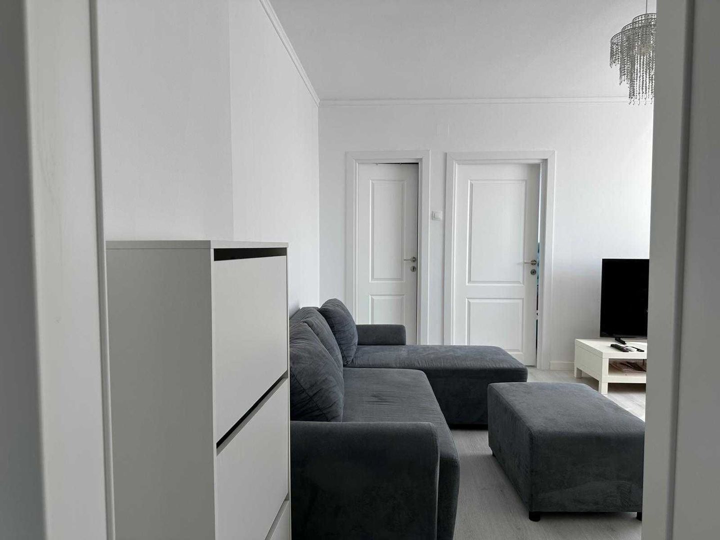 Apartament 2 camere de vânzare - Piața Romană - mobilat nou, vedere pe spate - Poză 2