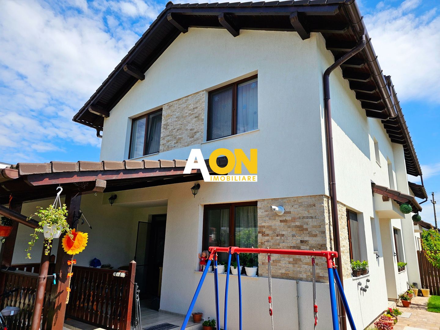 1/2 Duplex mobilat, utilat, 4 camere, pivnita, 200 mp teren - Poză 1