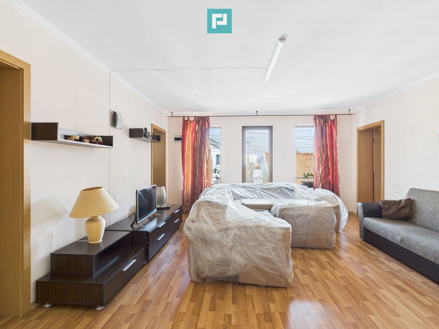 Vilă cu 7 camere, zona Aradului - Poză 14