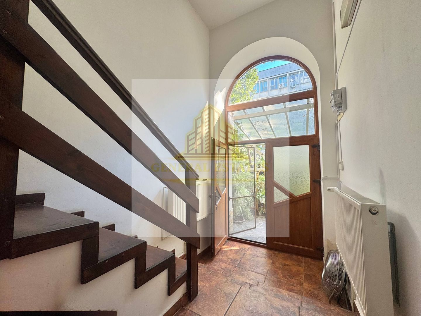 Spre Vânzare Proprietate remarcabilă cu 6 camere în inima Iașului ! - Poză 12