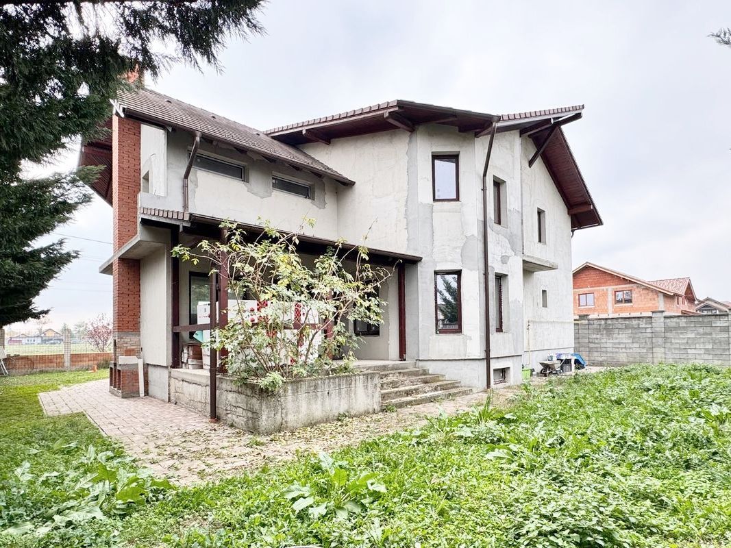 Vilă unică, gata să devină locuința ta de vis, în Livada. - Poză 10