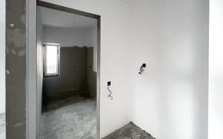 Apartament de 3 camere cu terasă generoasă, în complex nou. - Poză 9