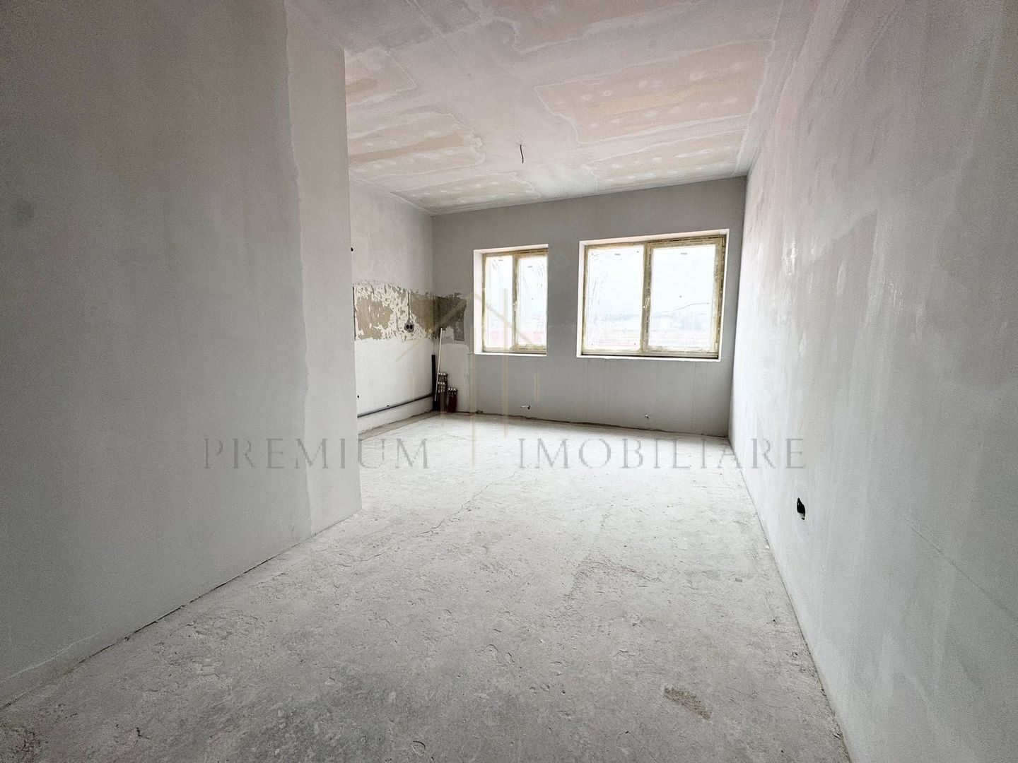 Oportunitate unică de investiție – Etaj complet de vânzare în Onești - Poză 4