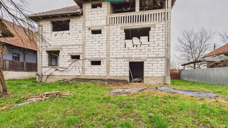 Casă la roșu în localitatea Almaș, Arad. - Poză 10