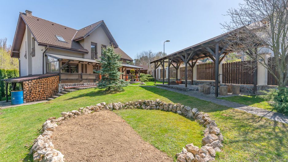 Casa Sacele amplasata in vecinatatea padurii cu pompa de caldura - Poză 30