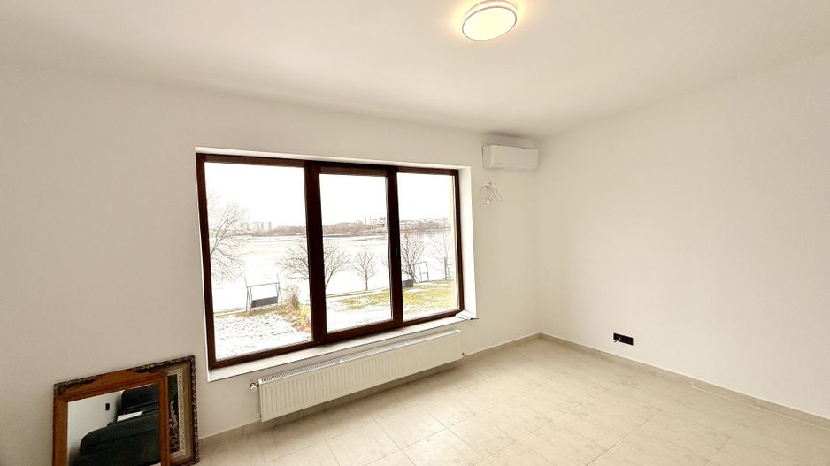 Doua etaje in vila pe malul lacului Grivita birouri rezidential - Poză 12