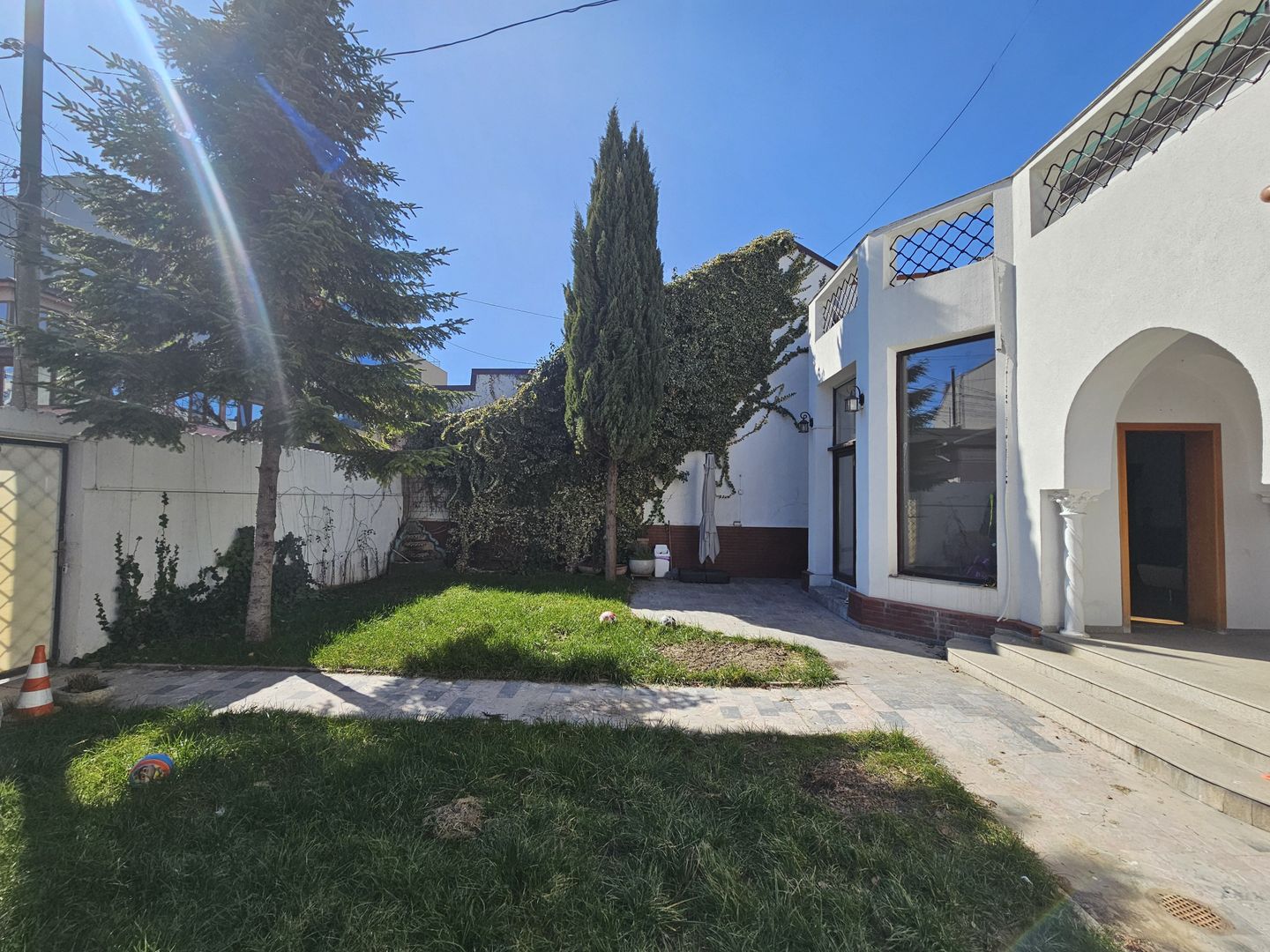 Vilă cu 7 camere în Faleză Nord – acces din 2 străzi/parcare în curte - Poză 2