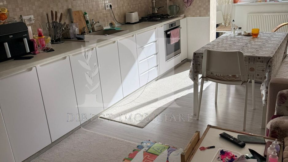 Apartament 3 camere / Zona Florilor - Poză 1