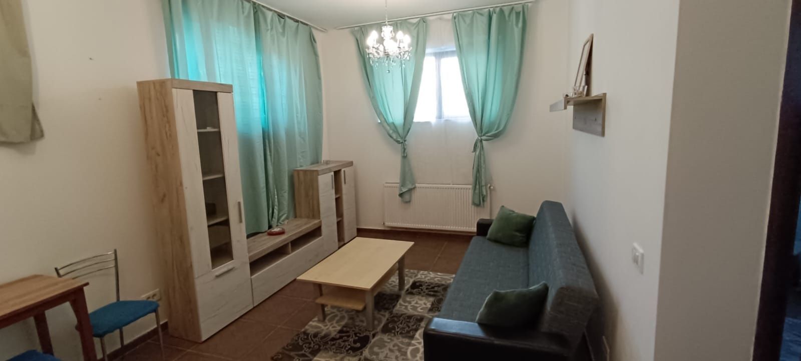 Închiriez apartament 2 camere ,Str Tineretului - Poză 1