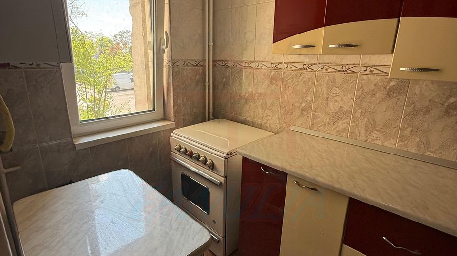 ✨De închiriat 3 camere, Micro 14, 300 Euro/luna - Poză 3