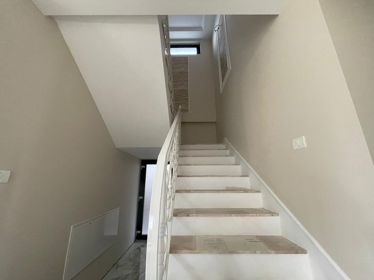 Duplex-4 dormitoare- despartit prin garaj -SUPER POZITIE - Poză 10