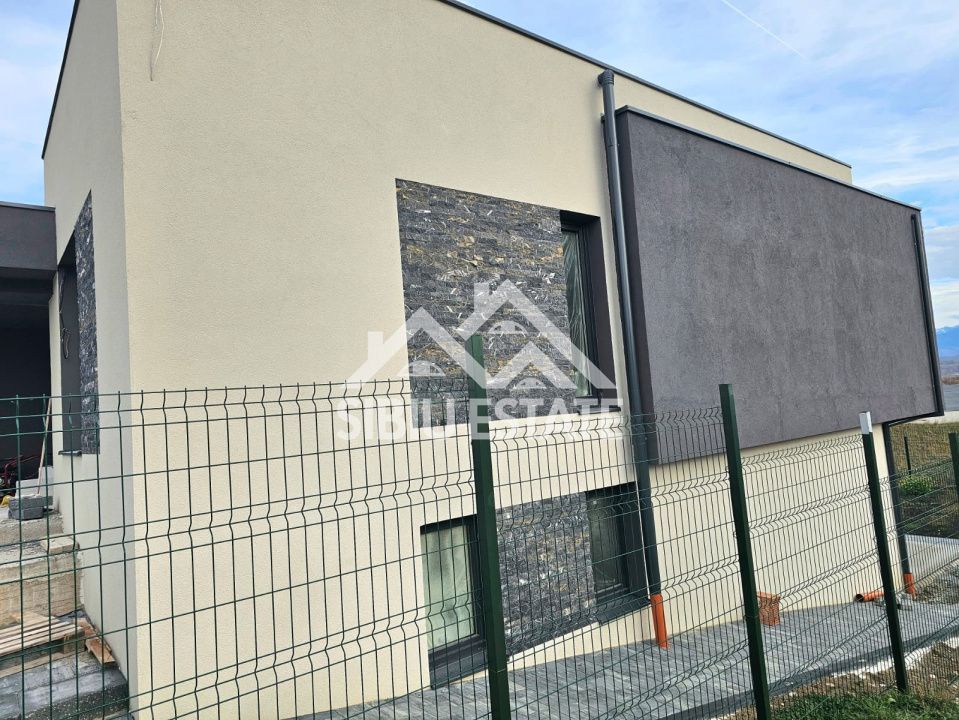 Casa noua Sibiu, Selimbar  teren 790 mp, garaj dublu, terase - Poză 3
