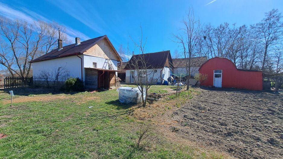 Două case de vanzare cu teren 1553 mp Reci - Poză 4