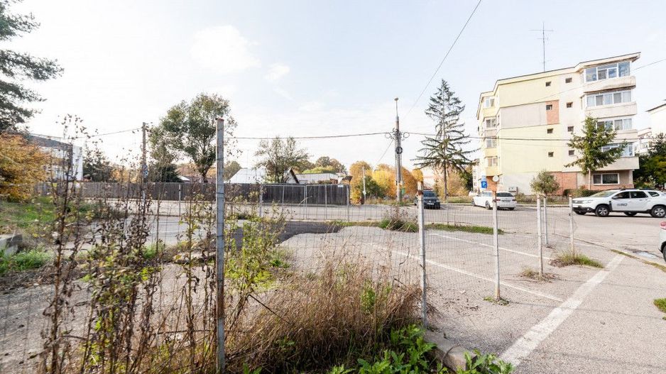 Teren stradal pe colț - Ideal afacere - front stradal mare - Poză 10