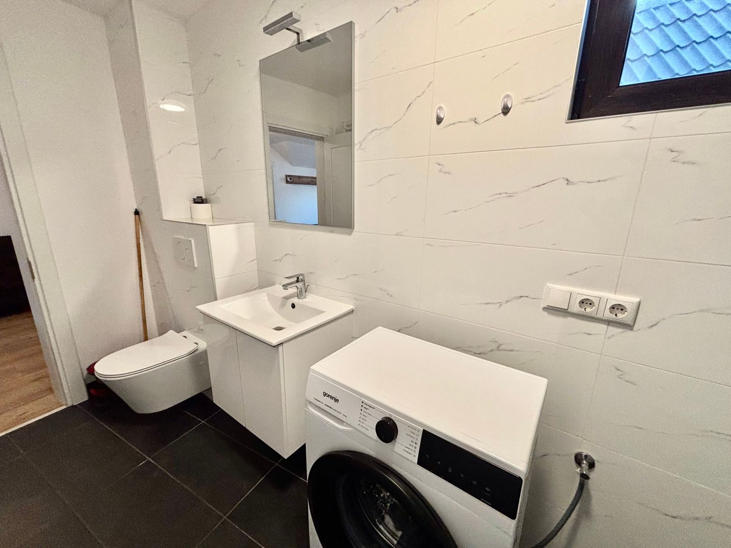 Apartament spațios cu 3 camere , - LA CURTE - 83 mp - Poză 11