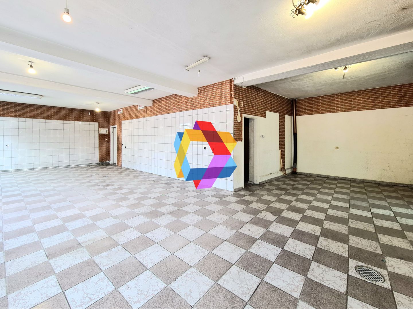 Spatiu comercial de închiriat cu 380 w Brasov - 150 mp # plus-imo.ro - Poză 4