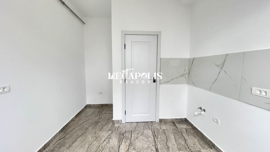 2 camere | Curte 347 mp | Decomandat | Parcare - Poză 9